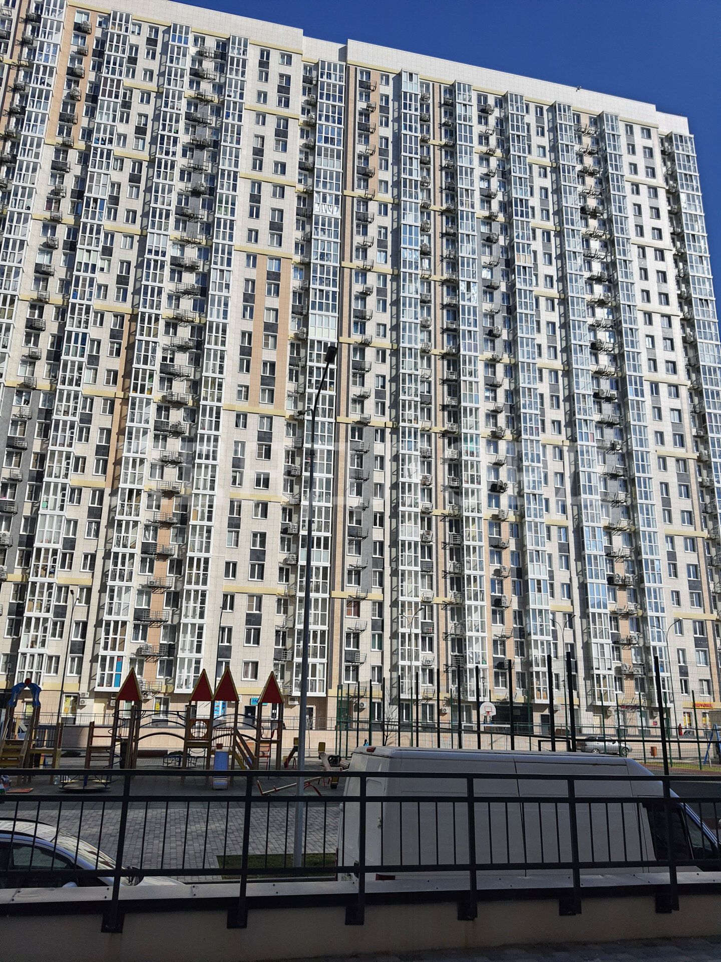 Квартира на продажу в Ростове-на-Дону, Стабильная улица, 3с3 фото №0