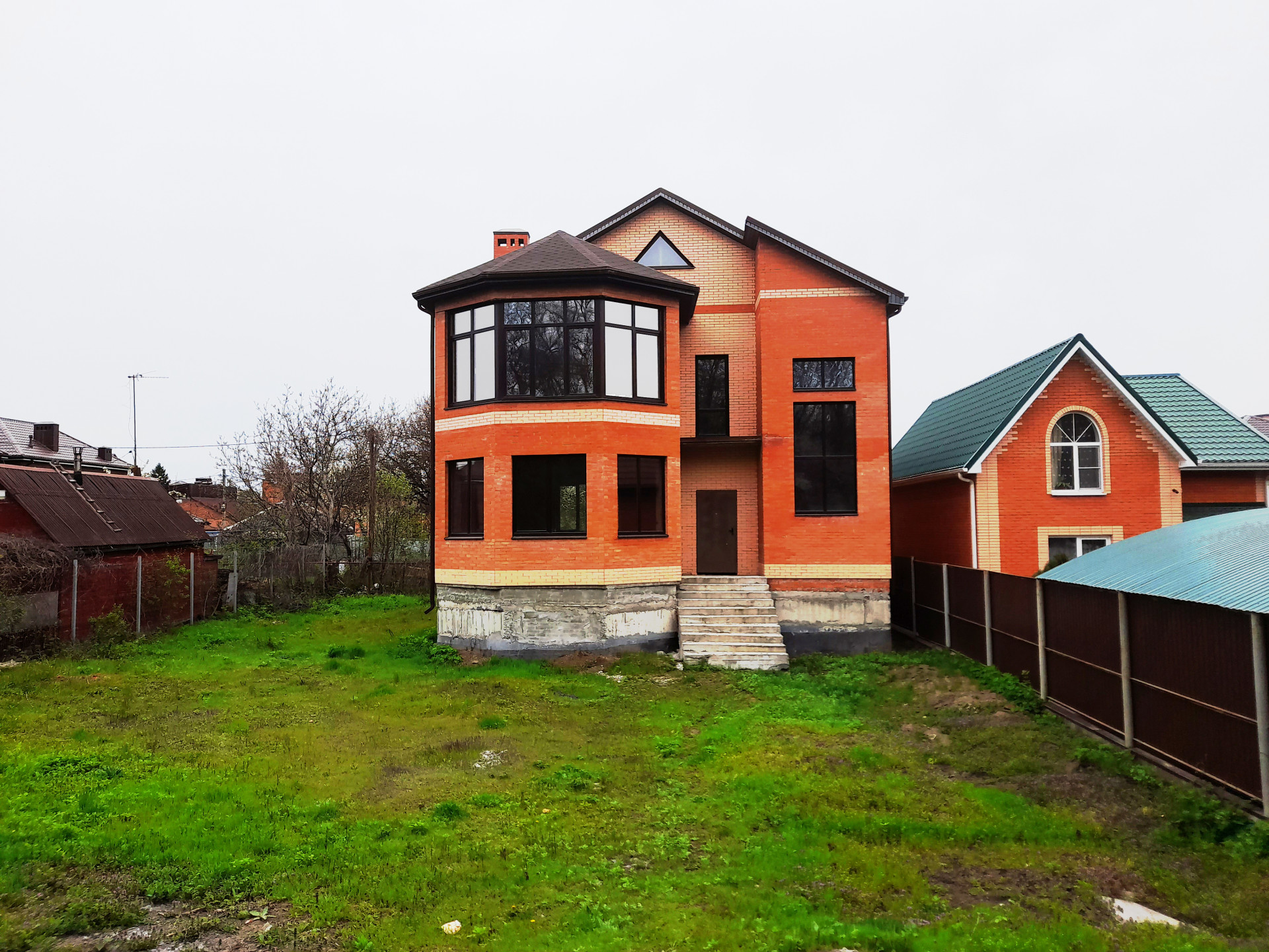 Дом с участком на продажу в Ростове-на-Дону, 1-я Веерная улица фото №0