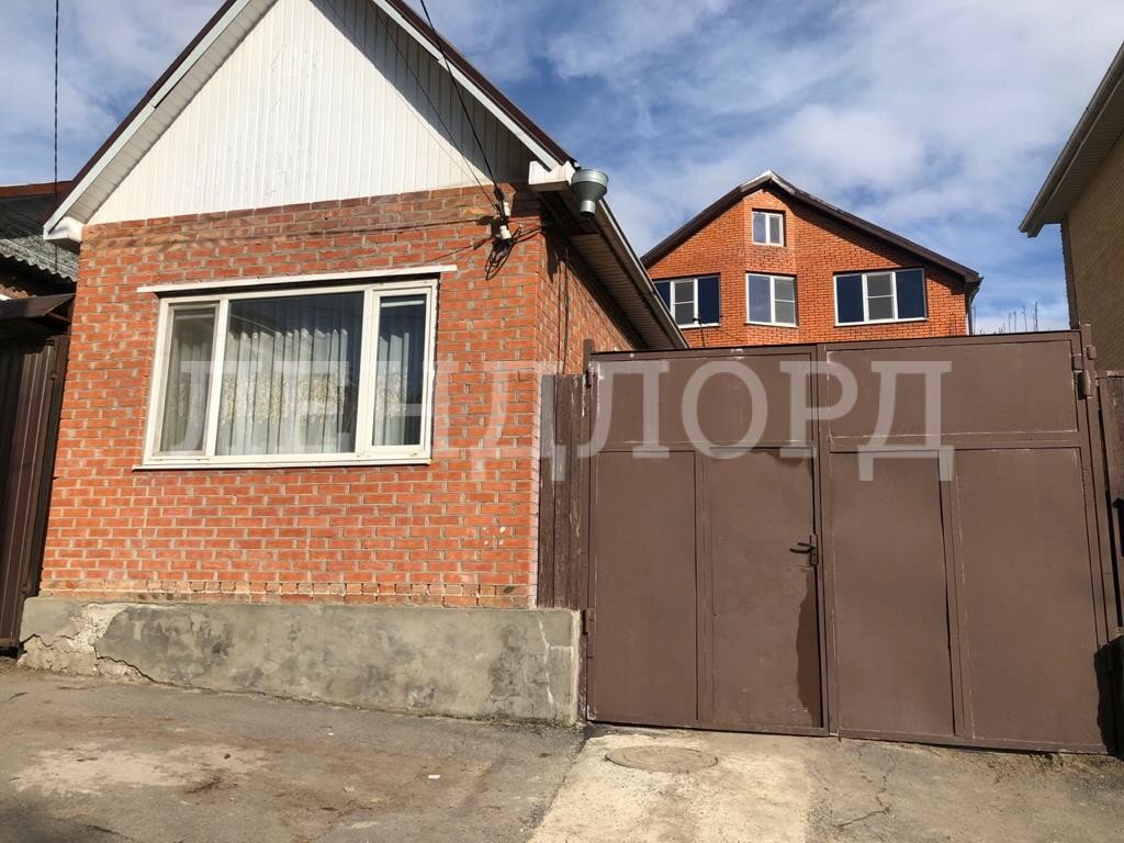 Дом с участком на продажу в Ростове-на-Дону, улица 1-я Линия фото №0