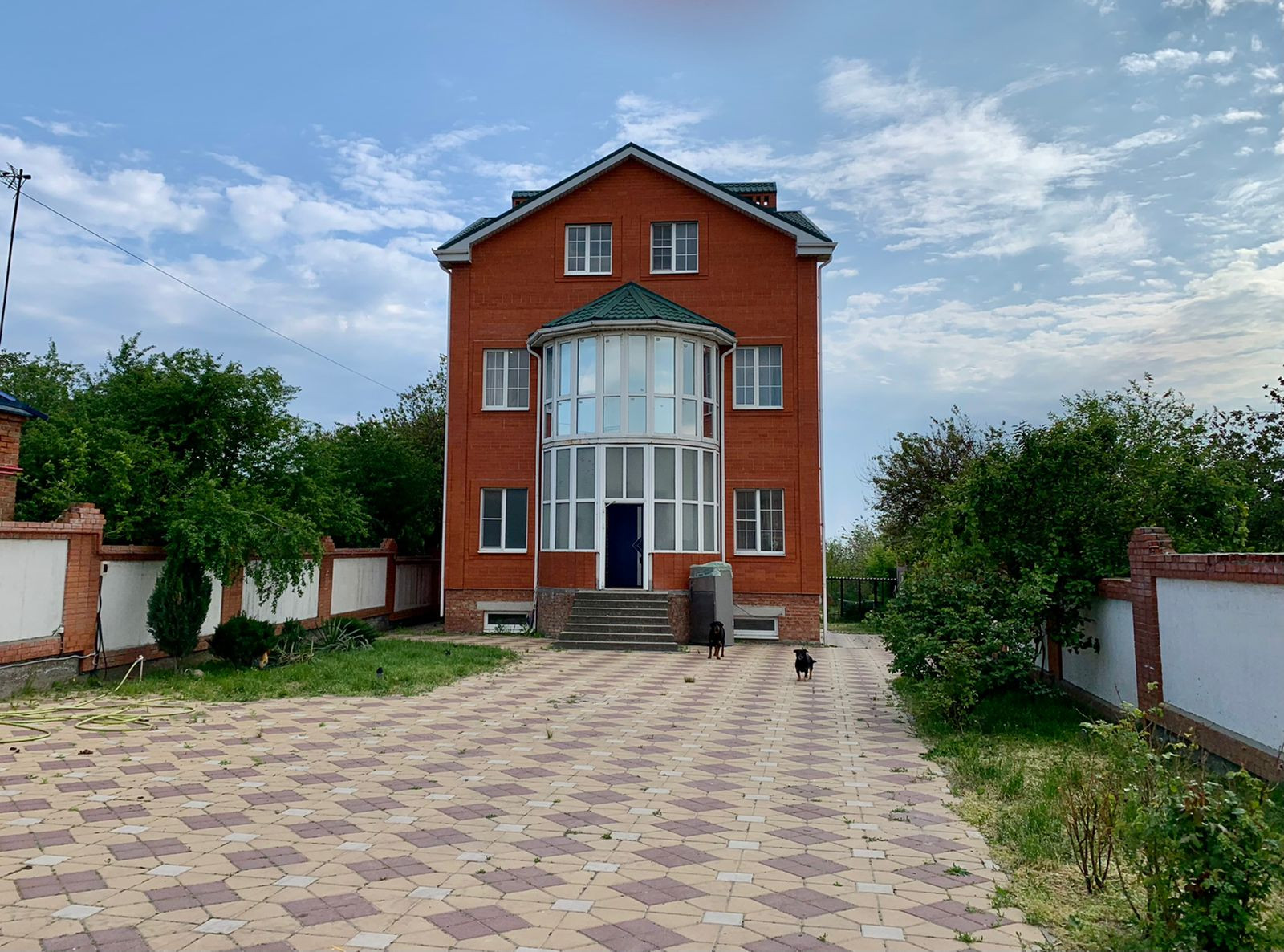 Дом с участком на продажу в Ростове-на-Дону, Каратаева, 39А фото №0
